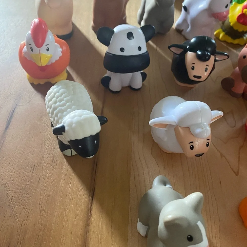 Fisher-Price Little People 14 Piece Set 2 Peekaboo Farm Animals Kids Play Set